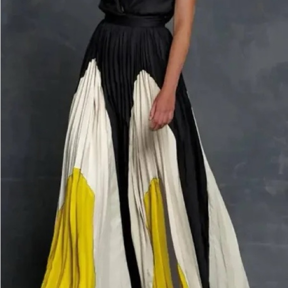 Elegant Black and Yellow Pleated Maxi Skirt